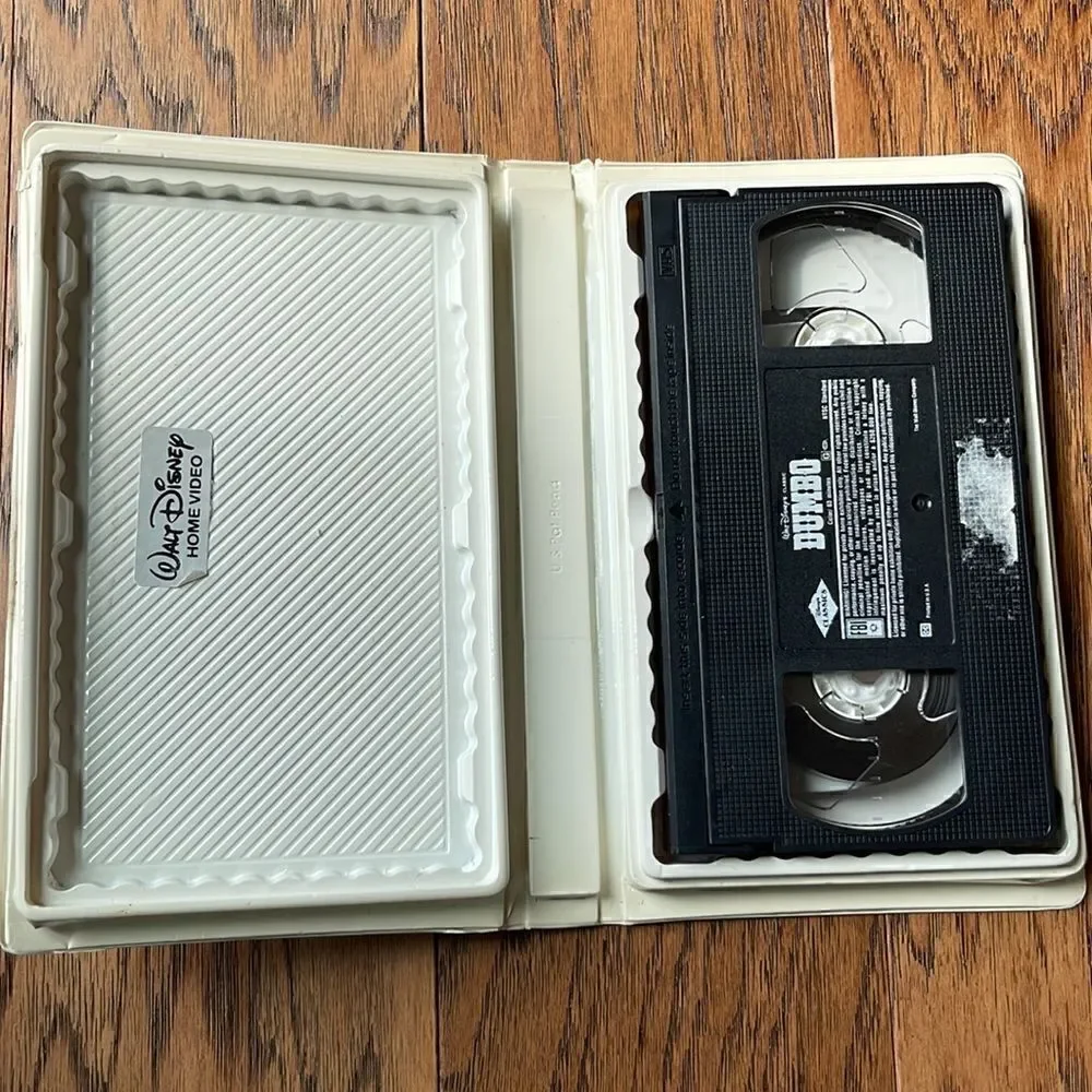 🔥host pick🔥 Black diamond Disney Classic Robin Hood VHS Tape.